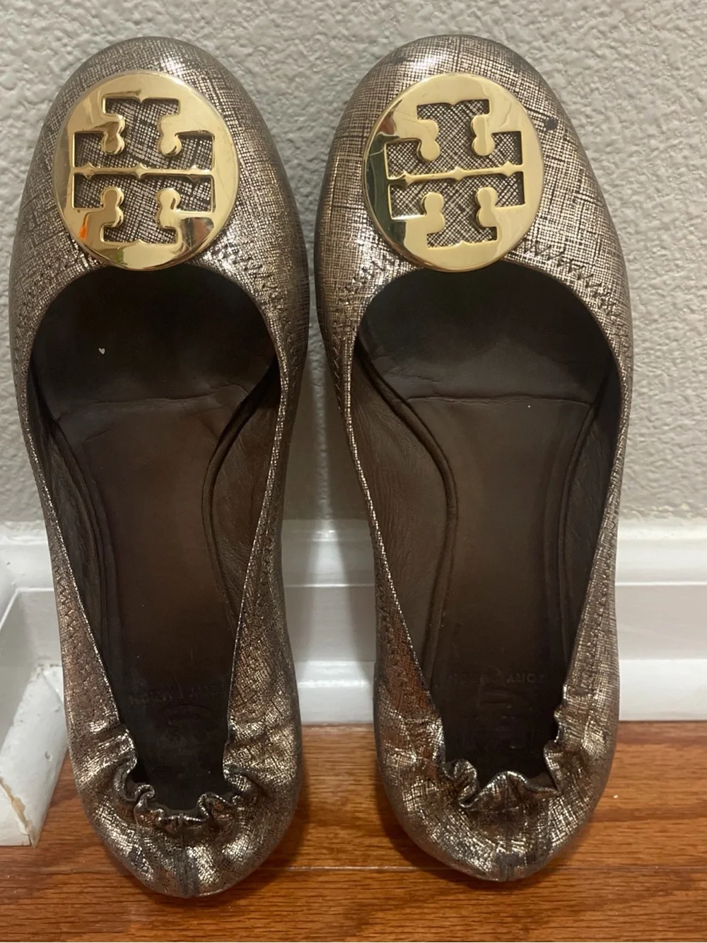 Tory Burch Reva Ballet Flats Gold  Logo Medallion Metal Size 9M M Pre Owned